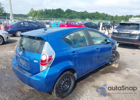 2012 Toyota Prius C z USA, uszkodzony, nr VIN JTDKDTB31C1022643